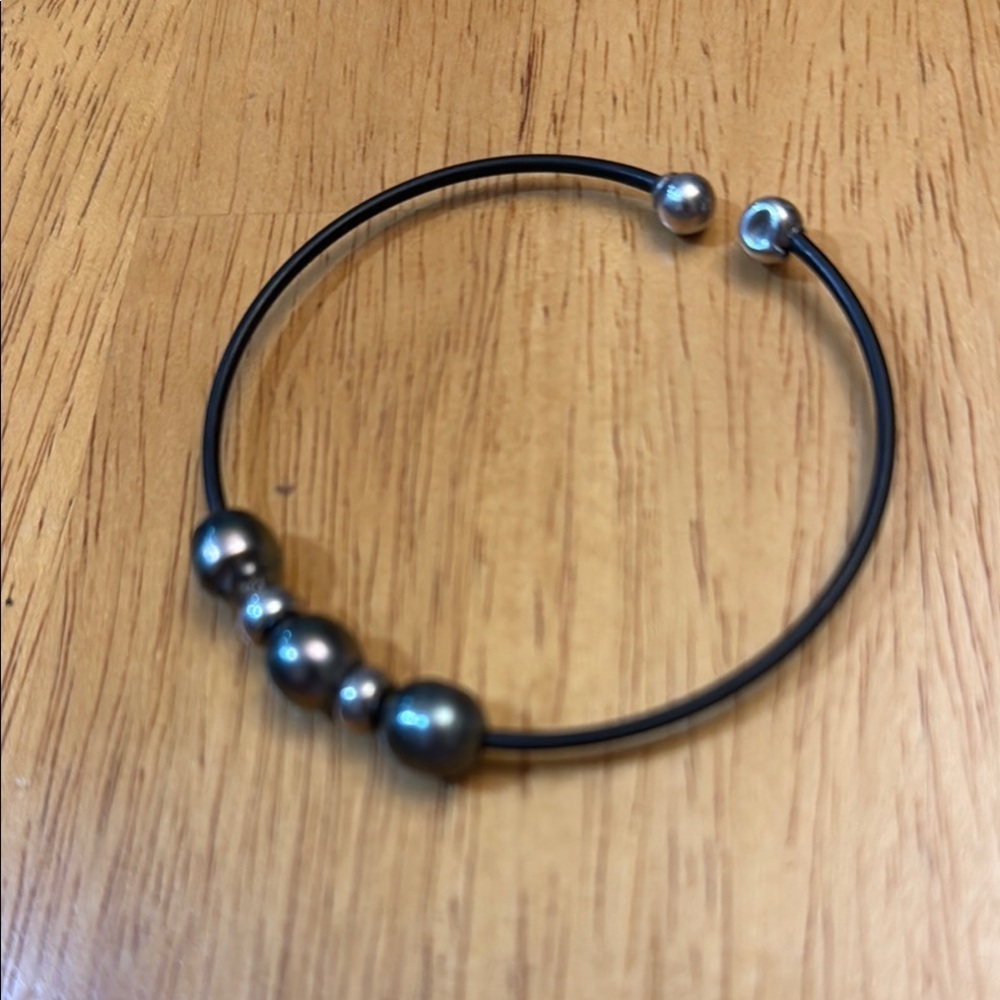 Elegant Black Pearl Bracelet